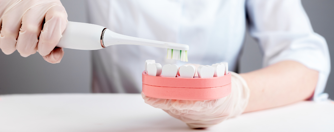 Come lavare bene i denti con lo spazzolino elettrico