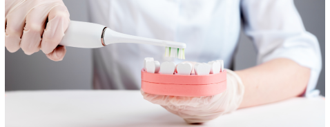 Come lavare bene i denti con lo spazzolino elettrico