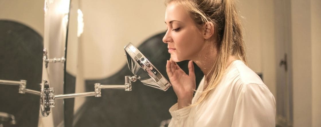 Come curare l'acne tardiva: rimedi e prodotti efficaci