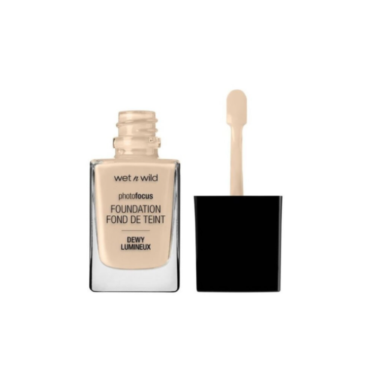 PhotoFocus&trade; Dewy Nude Ivory 520E Wet N Wild&reg; 1 Fondotinta