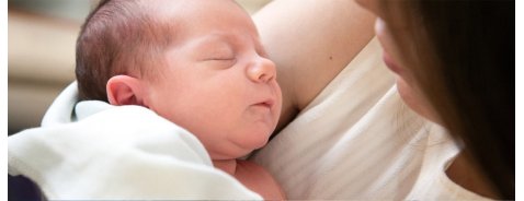 Rigurgito nei neonati: come comportarsi? I nostri consigli Rigurgito nei neonati: come comportarsi? I nostri consigli