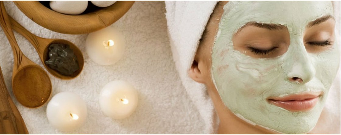 Maschere per il viso: in tessuto o in crema?